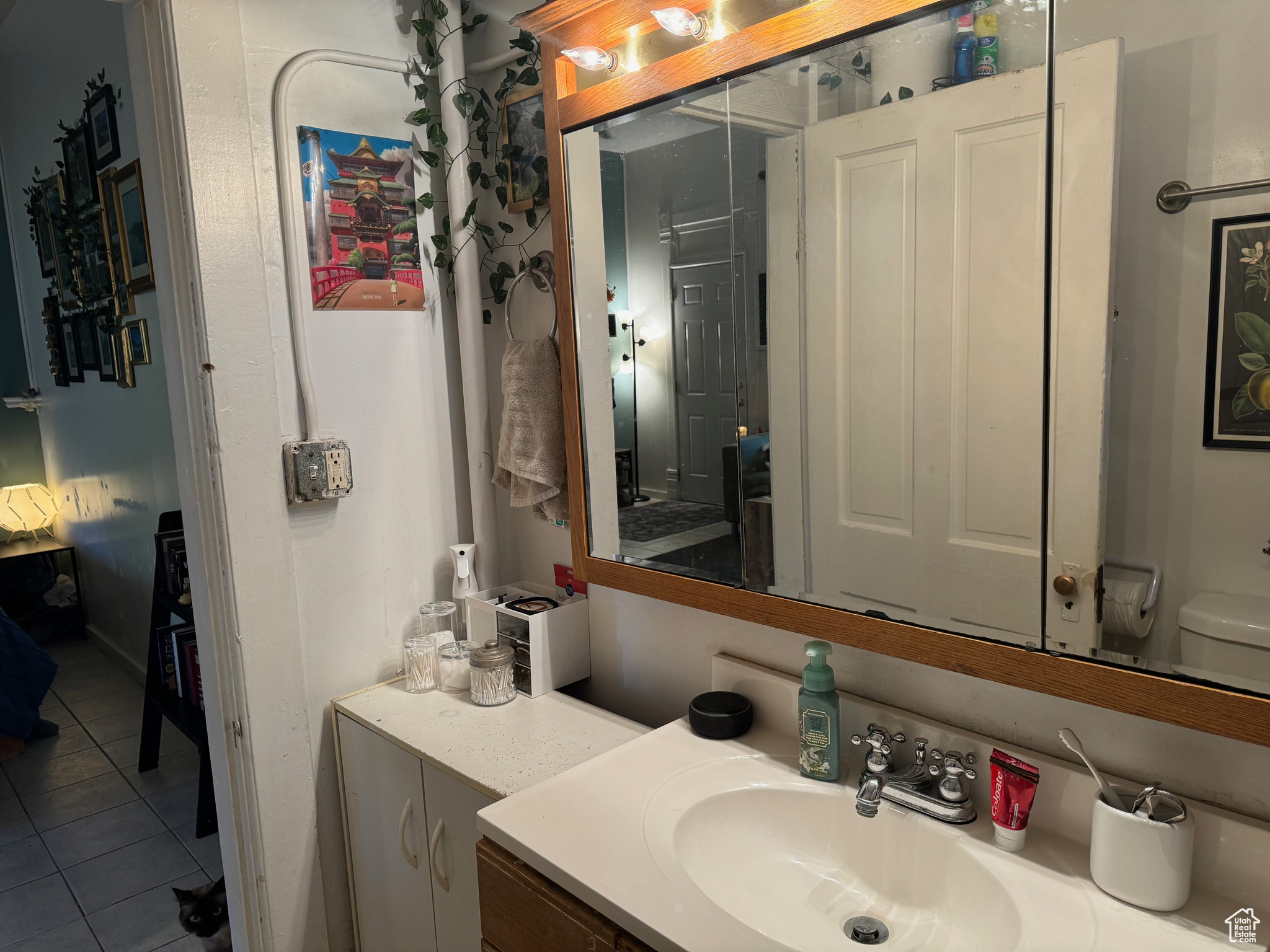 Main image without alt text