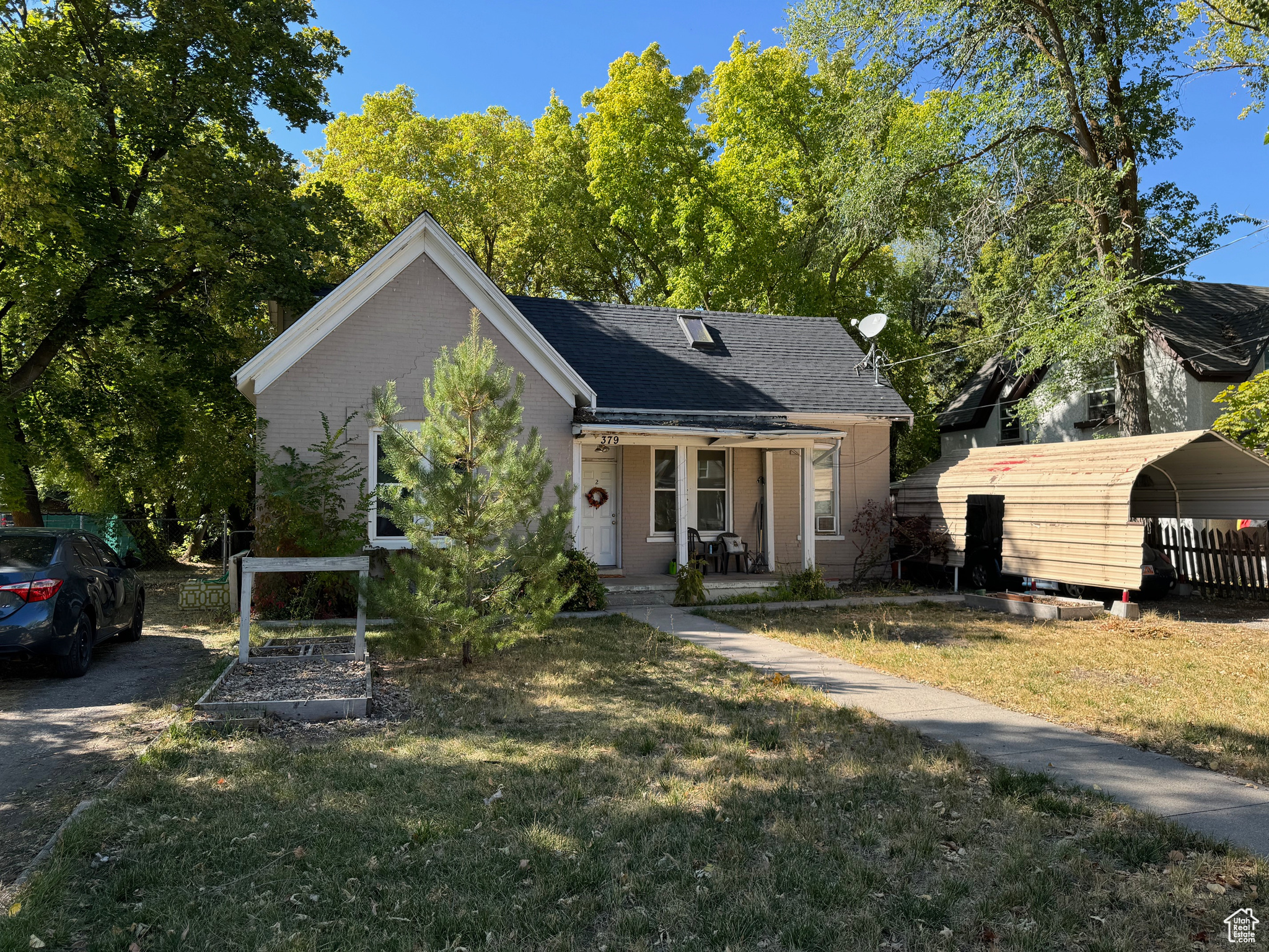 Main image without alt text