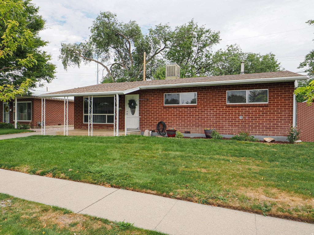 Photo of 1254 W DUPONT AVE N, Salt Lake City, UT 84116 (MLS # 2185225)