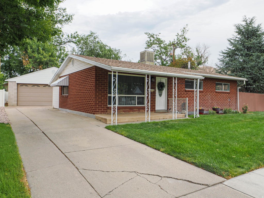 Photo of 1254 W DUPONT AVE N, Salt Lake City, UT 84116 (MLS # 2185225)