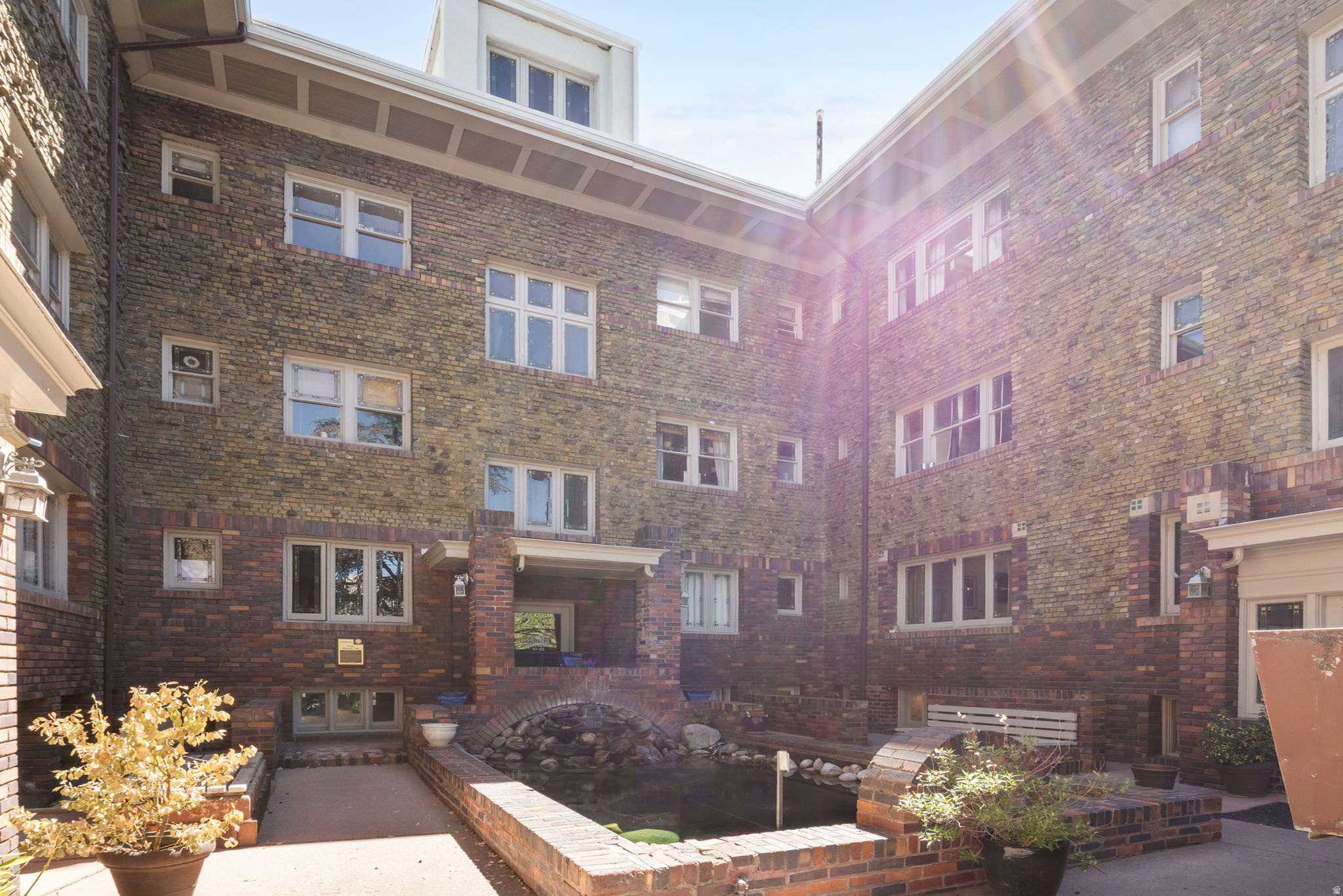 CAITHNESS CONDOMINIUM - Residential