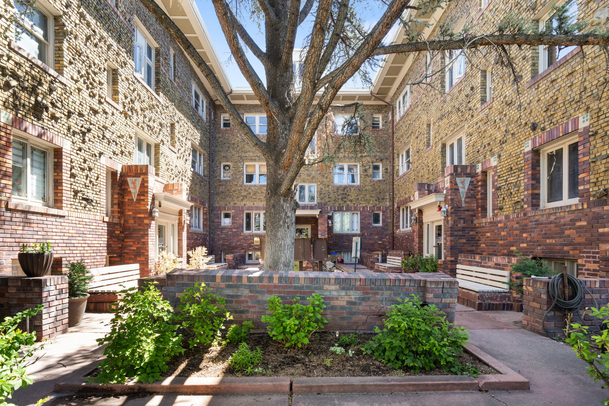 CAITHNESS CONDOMINIUM - Residential