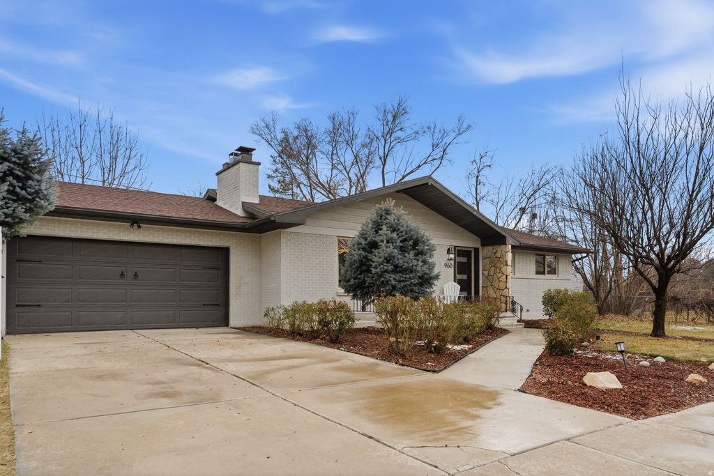 Photo of 960 E SAGEHILL DR, Millcreek, UT 84124 (MLS # 2134109)