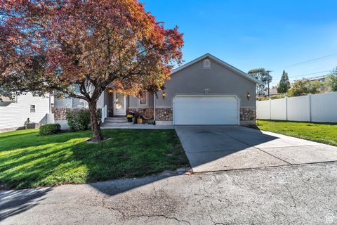 Photo of 1297 W GLENCOE DR S, Murray, UT 84123 (MLS # 2118786)