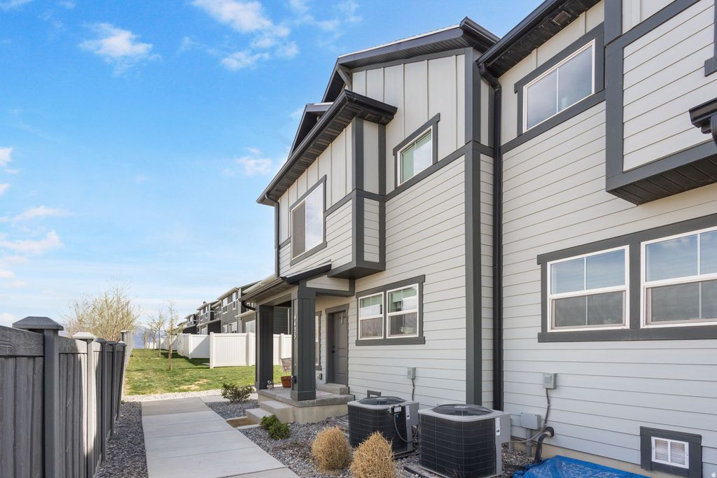 Photo of 4423 E LONGLEAF LN, Eagle Mountain, UT 84005 (MLS # 2155355)