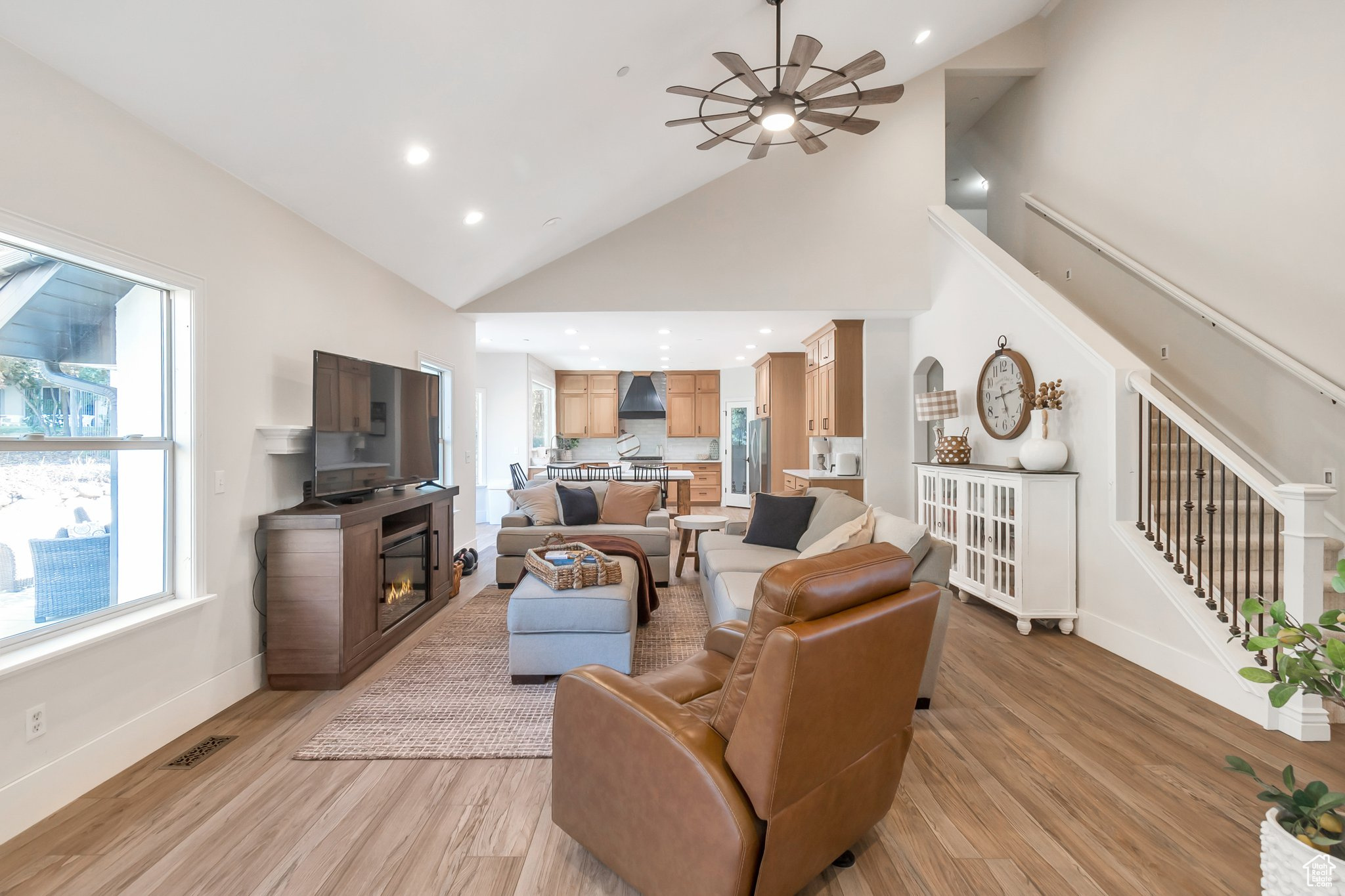 WOODLAND HILLS - Residential