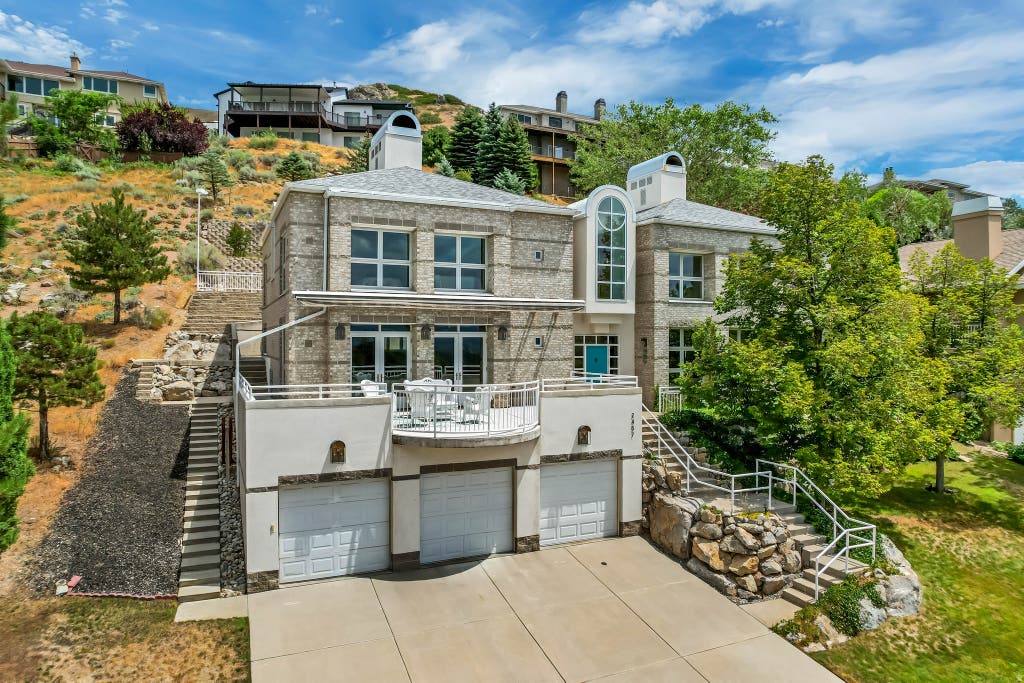 Photo of 2457 S SCENIC DR, Salt Lake City, UT 84109 (MLS # 2176521)