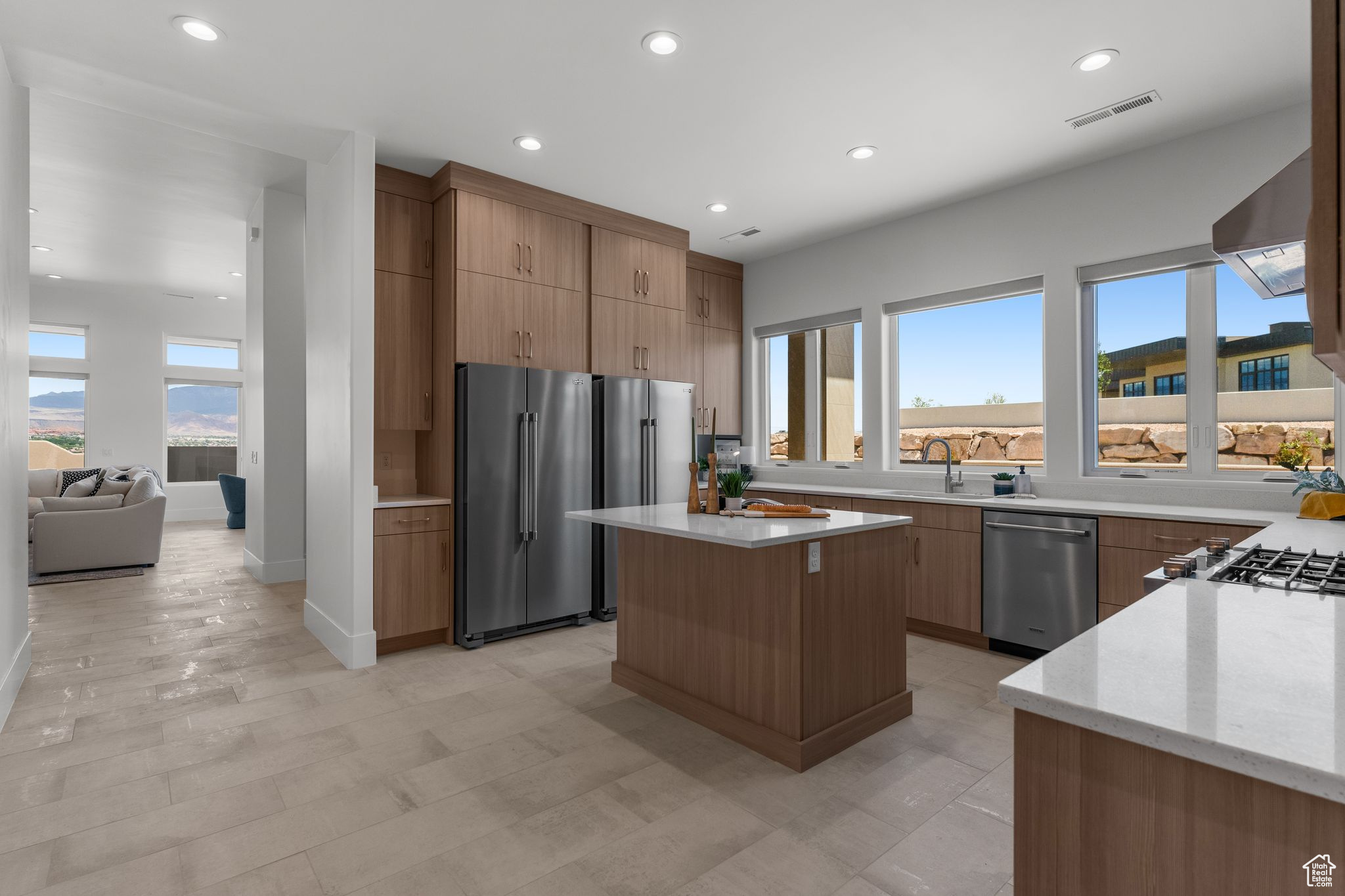 STONE CLIFF PH 17 - Residential