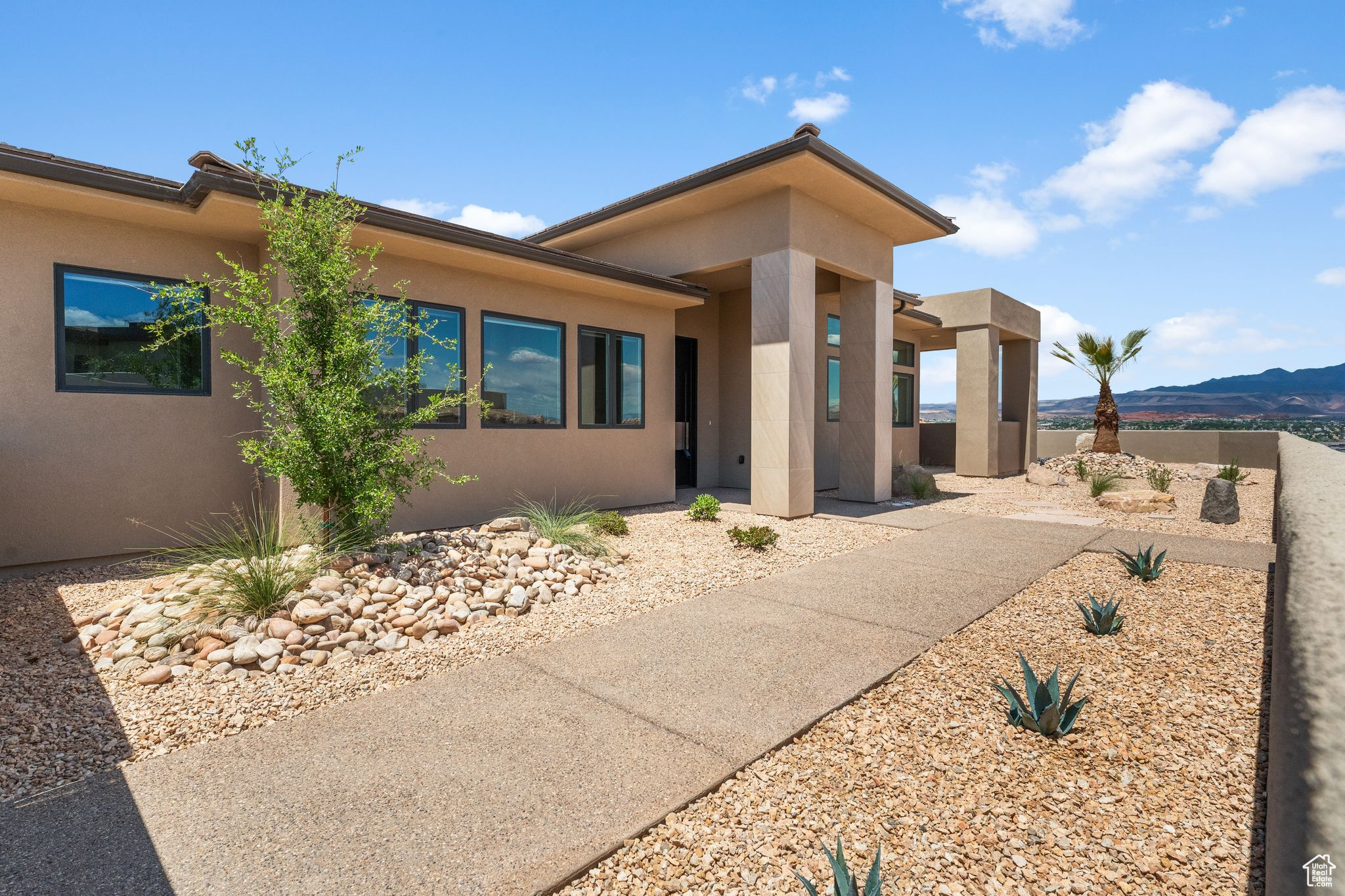 STONE CLIFF PH 17 - Residential