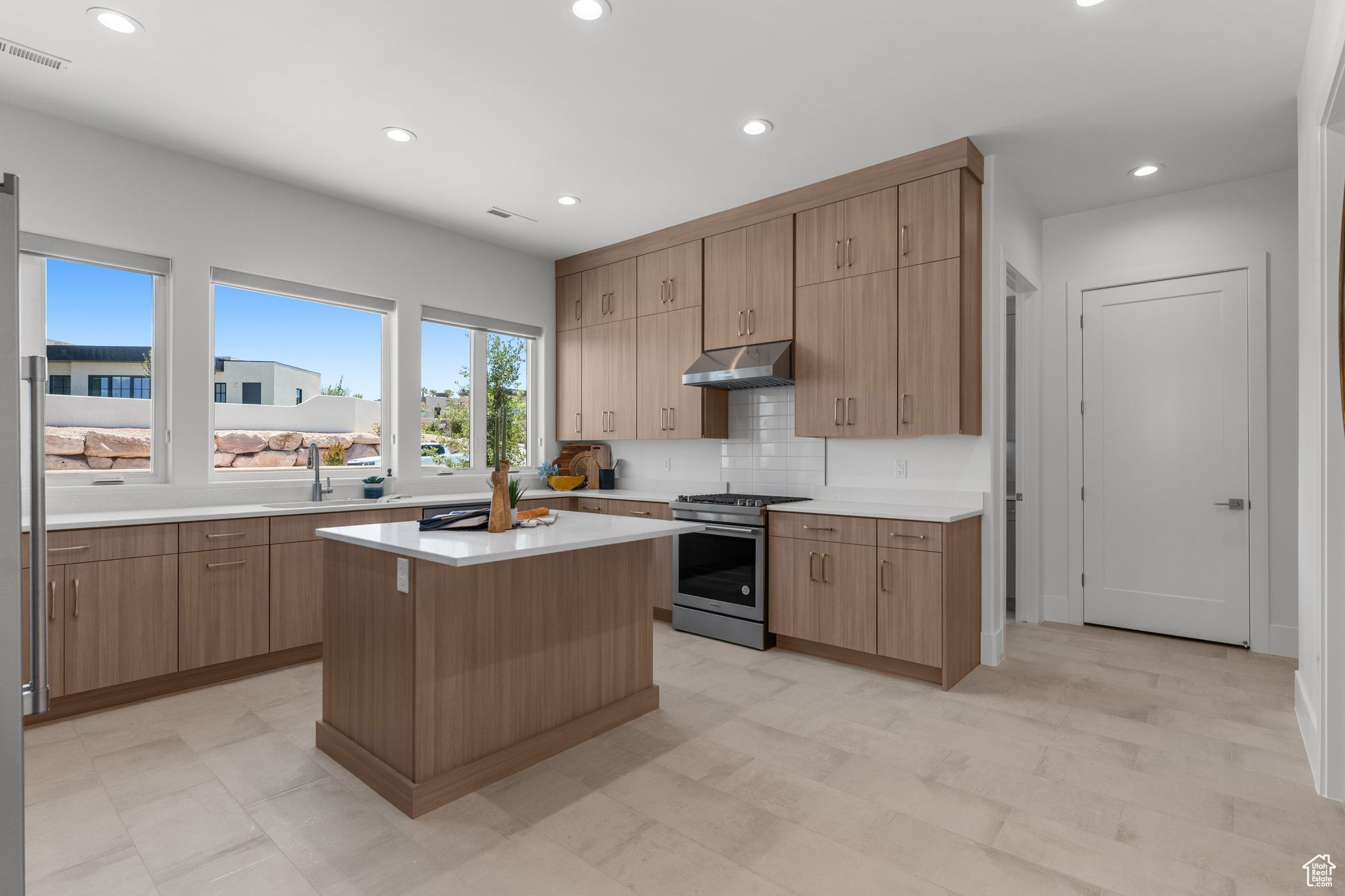 STONE CLIFF PH 17 - Residential