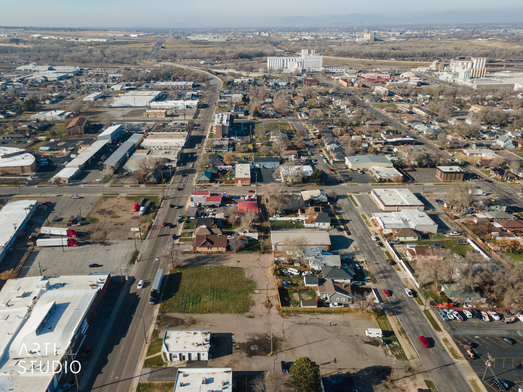 Main image without alt text