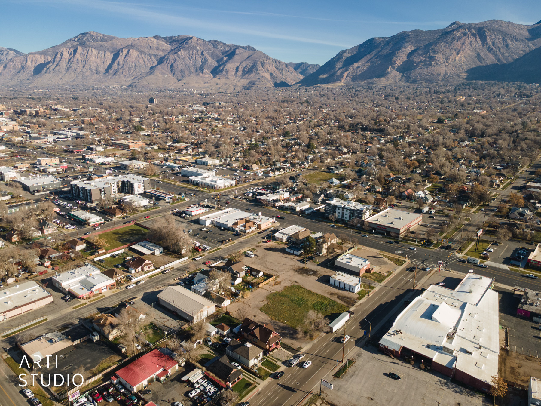 Main image without alt text