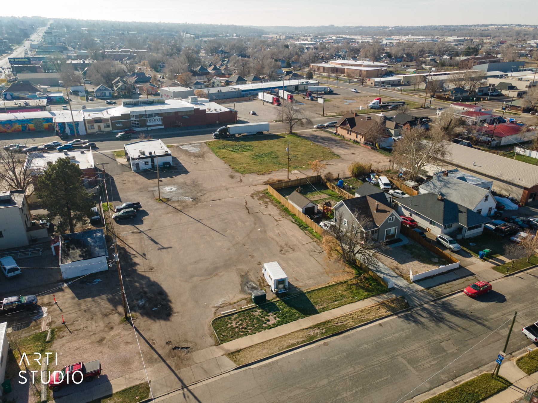 Main image without alt text