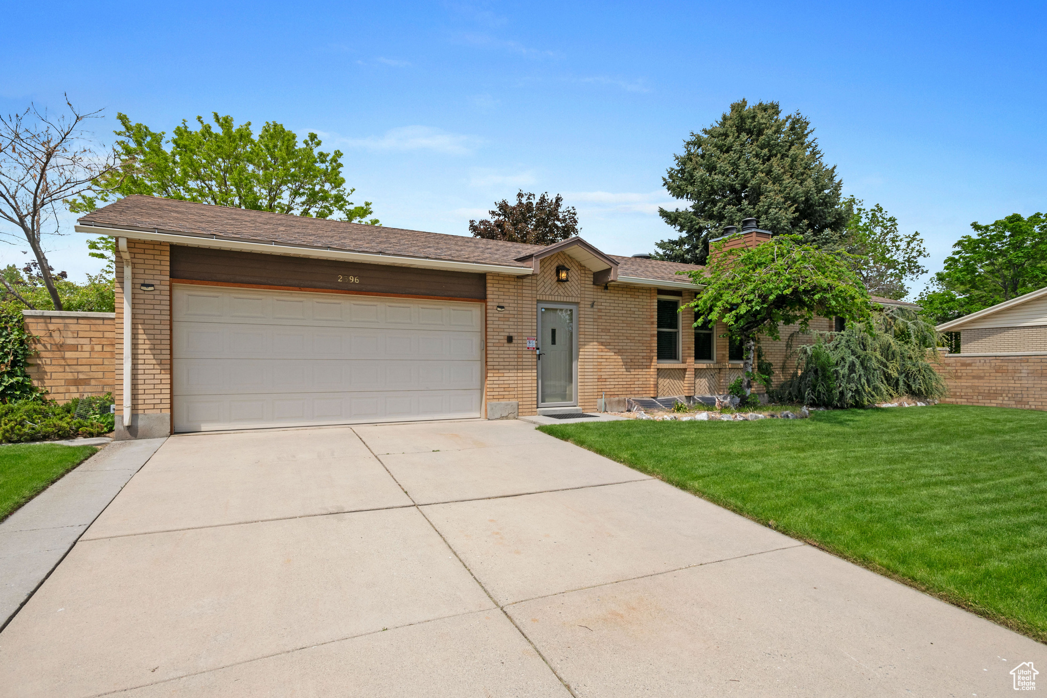 2396 W Everettwood Dr, Taylorsville, Utah image 1