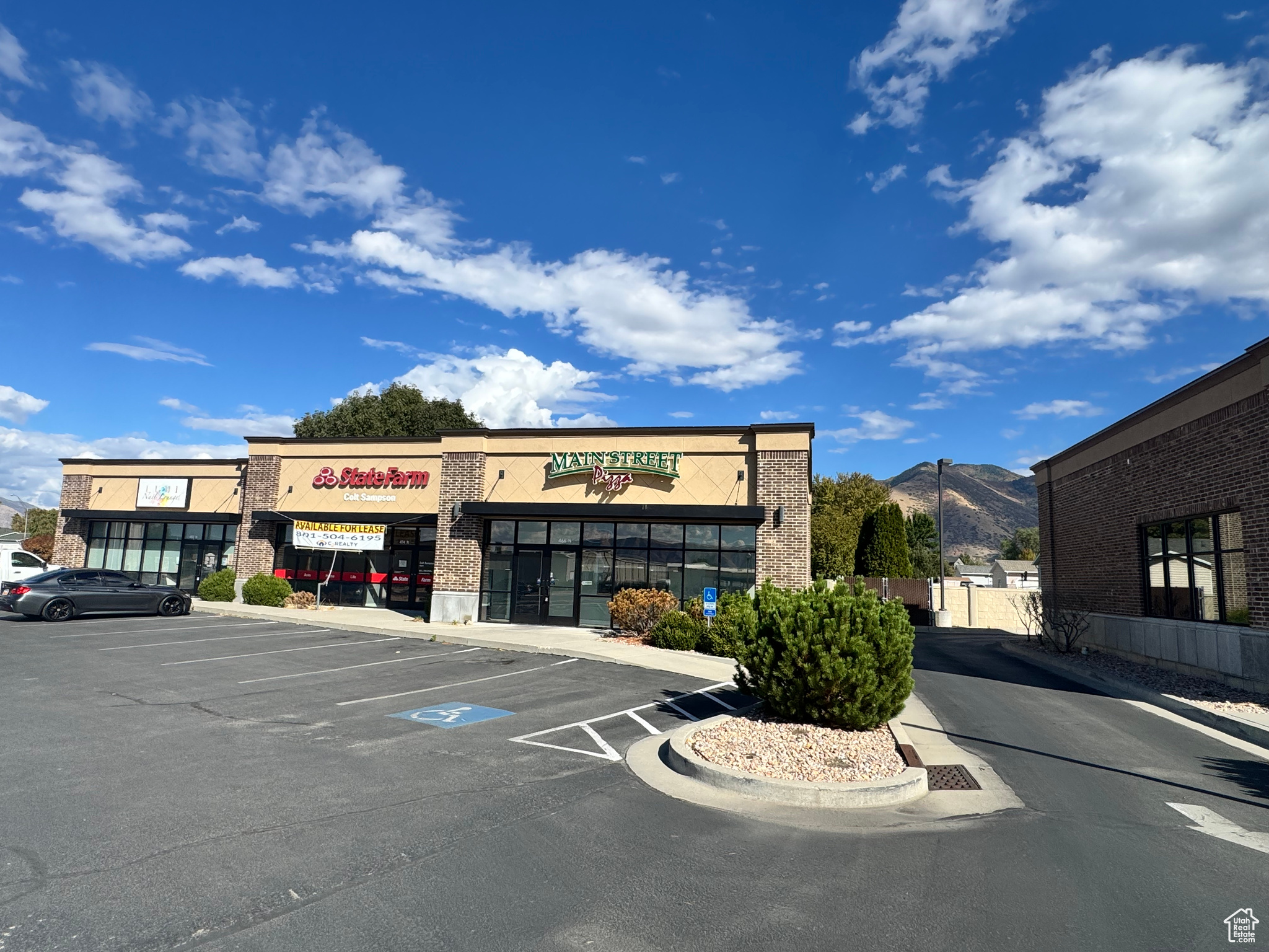 POND TOWN PLAZA - Commercial Lease