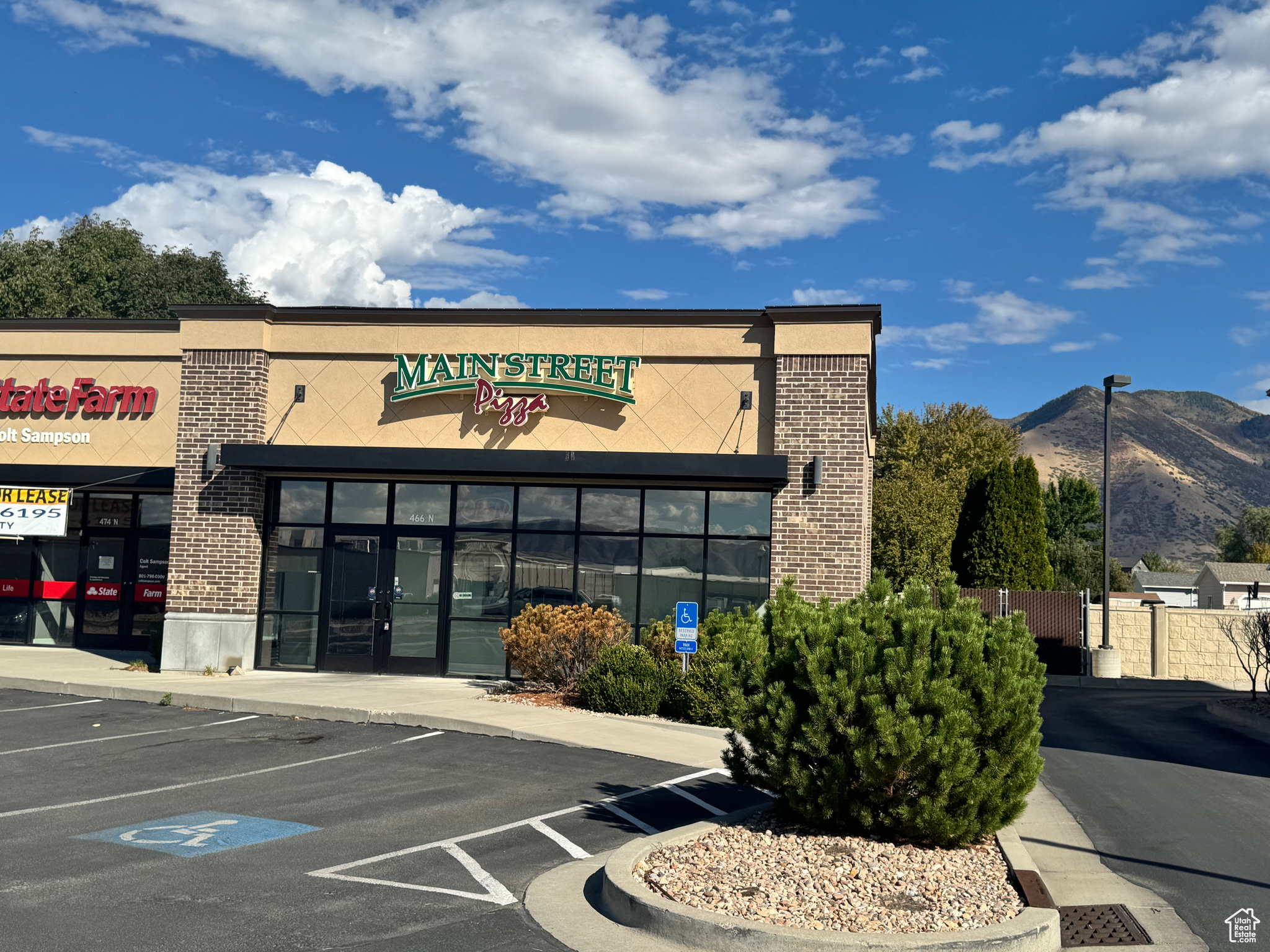 POND TOWN PLAZA - Commercial Lease