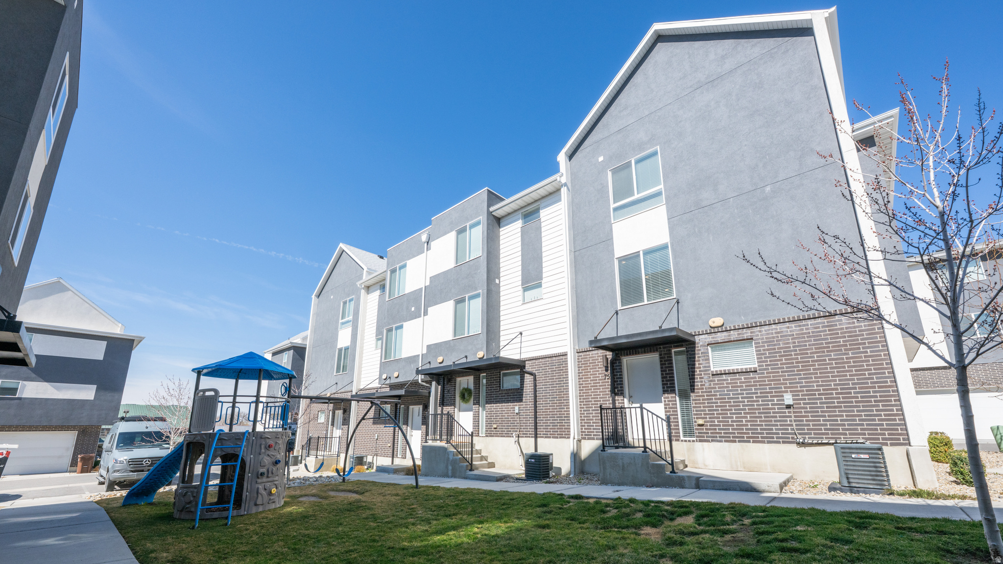 SANDRIDGE VILLAGE - Residential