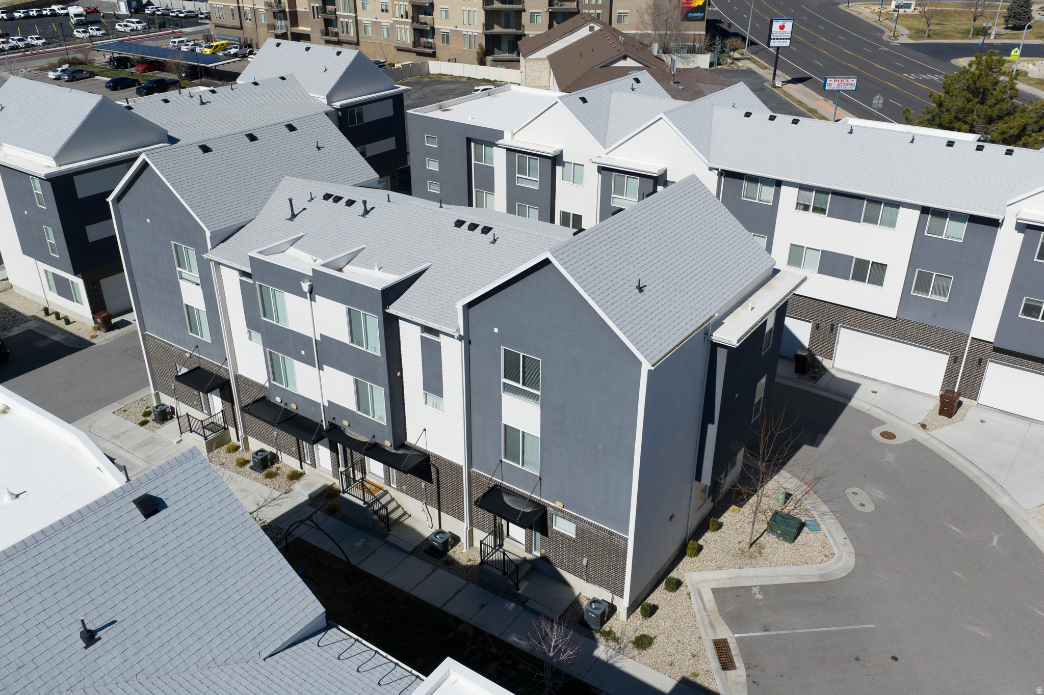 SANDRIDGE VILLAGE - Residential