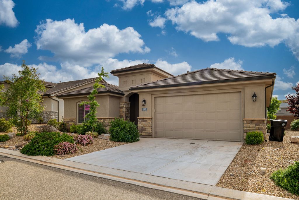 Photo of 262 LADERA DR, Washington, UT 84780 (MLS # 2130388)