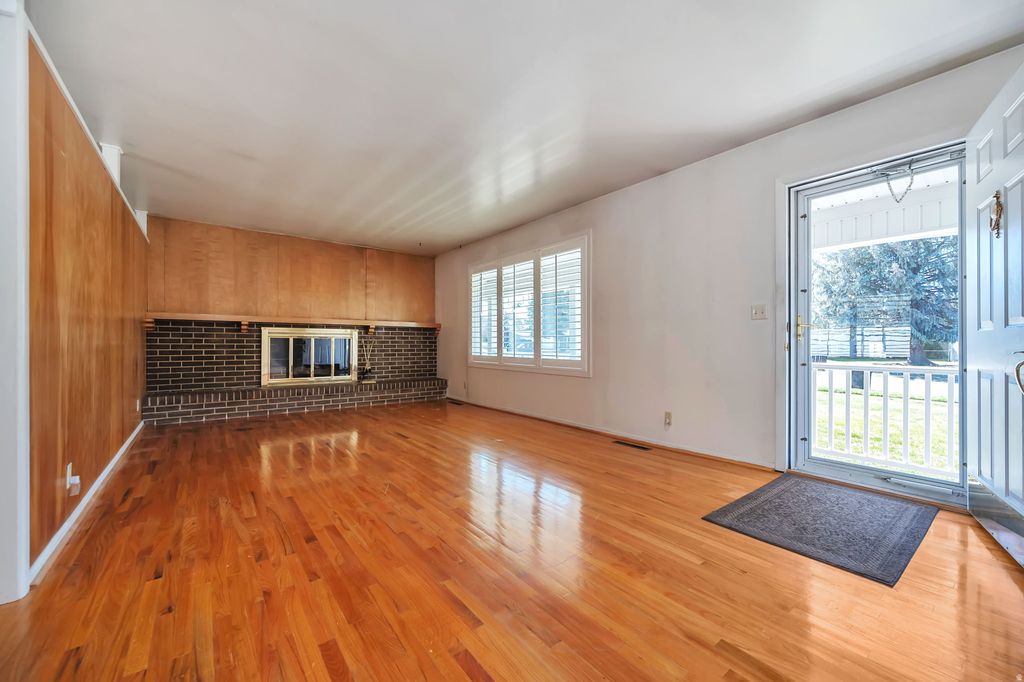 Photo of 5505 S SOMERSET WAY, Murray, UT 84117 (MLS # 2144014)