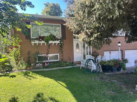Tiny photo for 685 LAVINA DR, South Ogden, UT 84403 (MLS # 2139717)