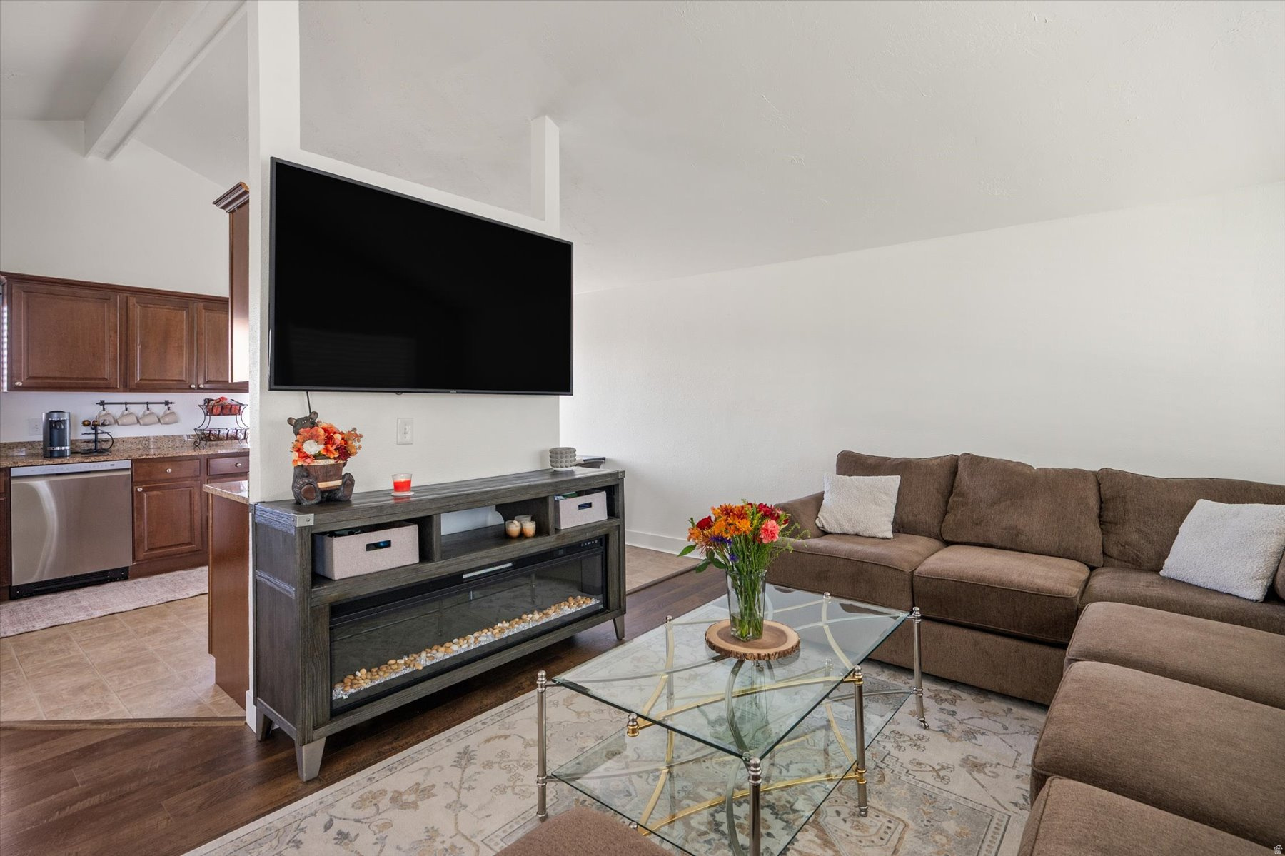 LARSEN ESTATES - Residential