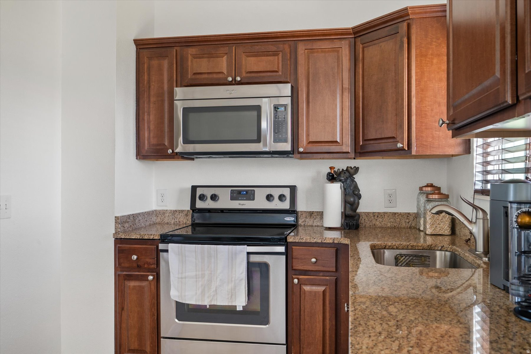 LARSEN ESTATES - Residential