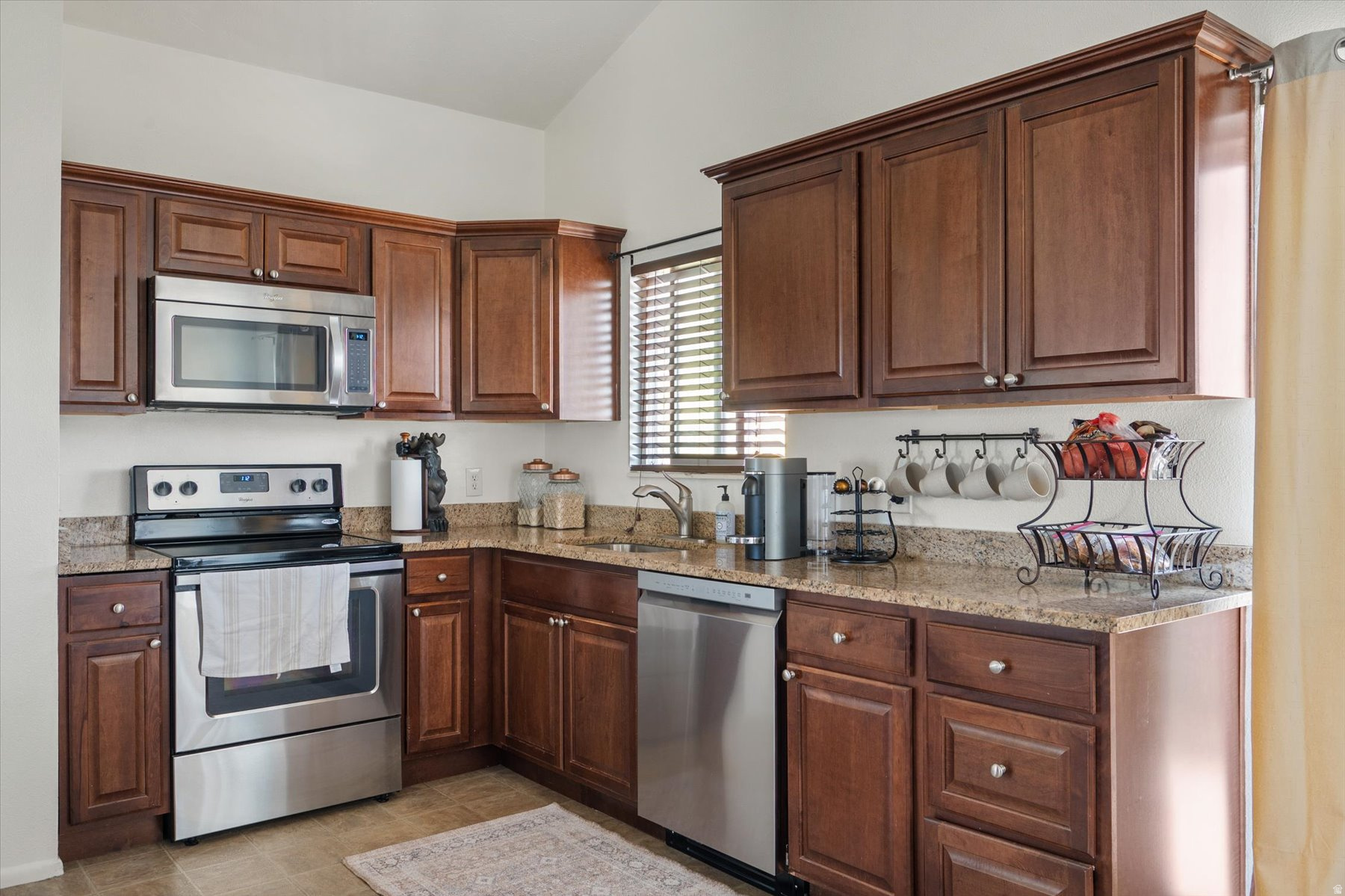 LARSEN ESTATES - Residential