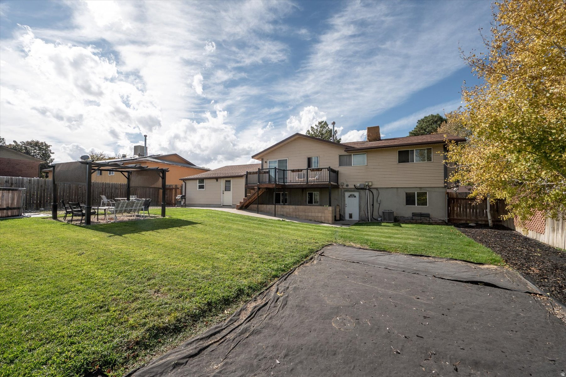 LARSEN ESTATES - Residential