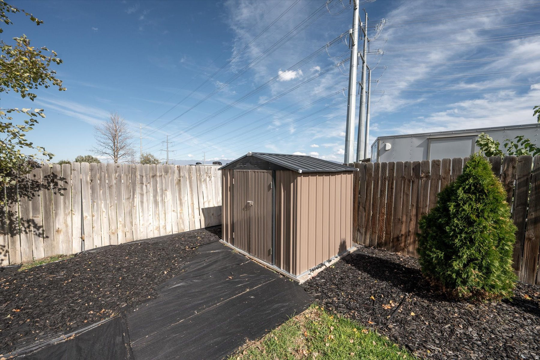 LARSEN ESTATES - Residential