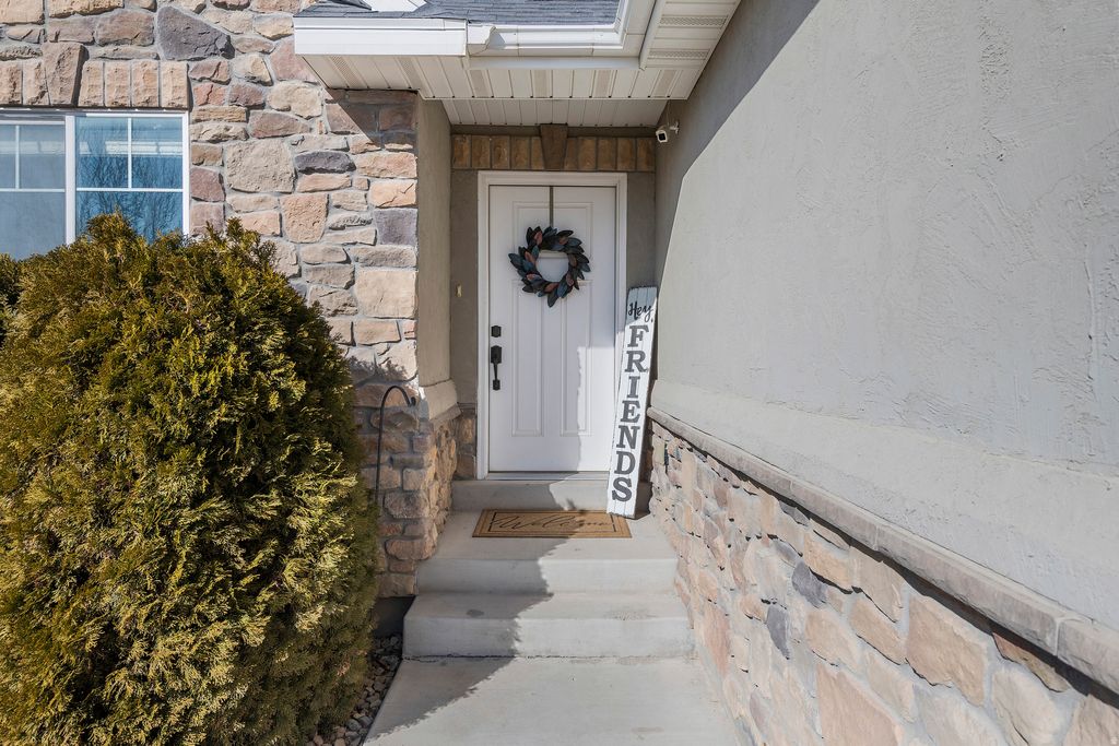 Photo of 1587 E SMITHFIELD DR, Eagle Mountain, UT 84005 (MLS # 2136144)