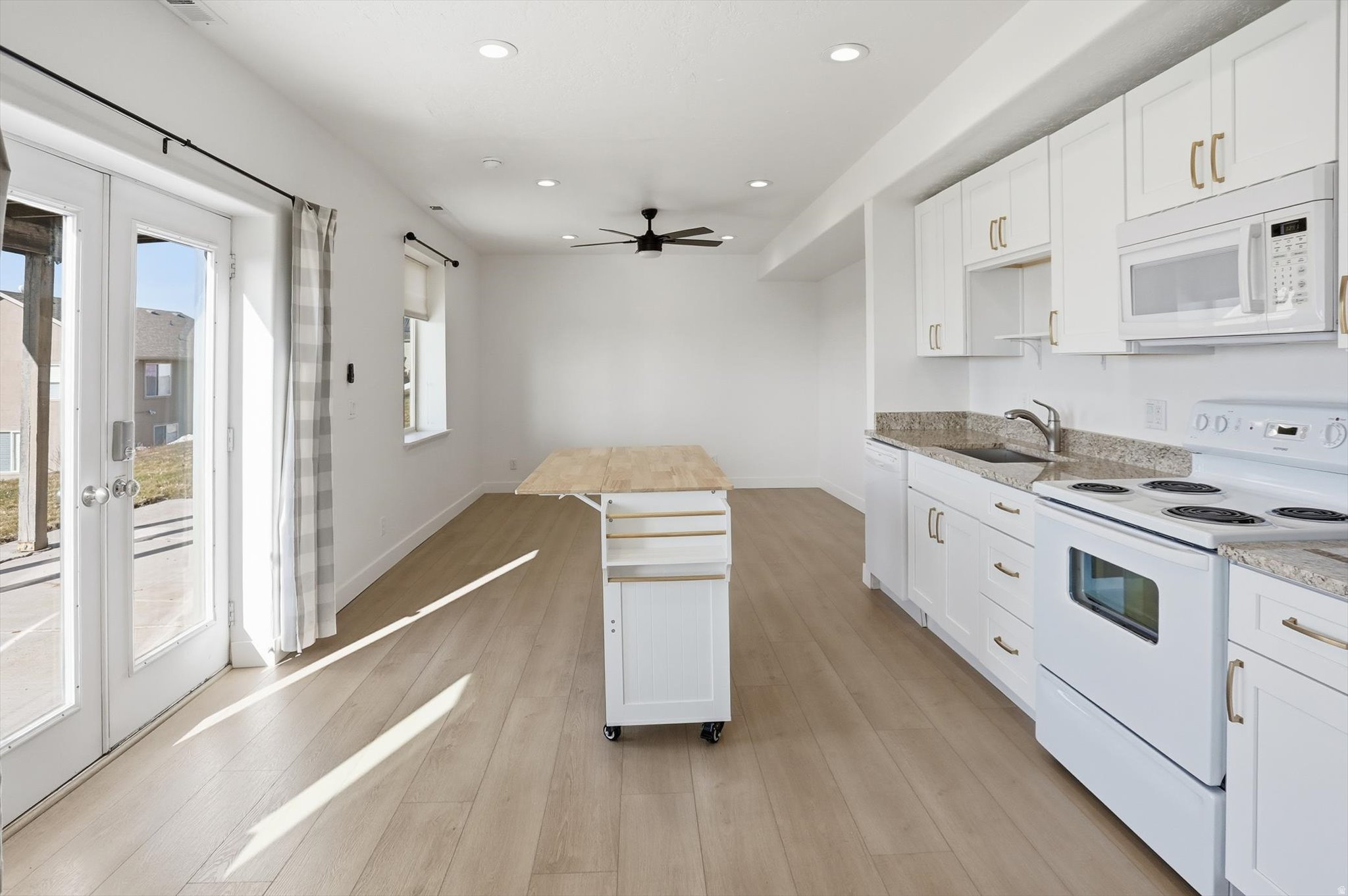 AVANYU ACRES - Residential