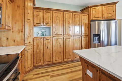 Tiny photo for 9483 N AVANYU DR, Cedar Hills, UT 84062 (MLS # 2132503)