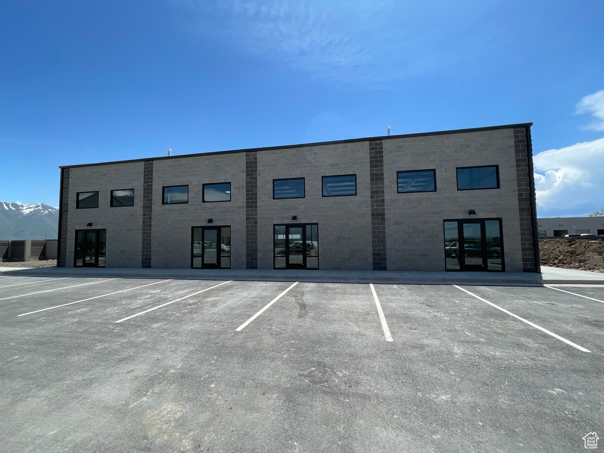 DB INDUSTRIAL - Commercial Lease