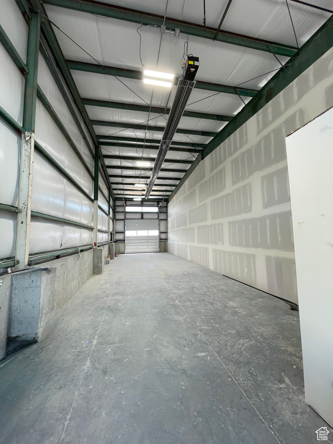 DB INDUSTRIAL - Commercial Lease