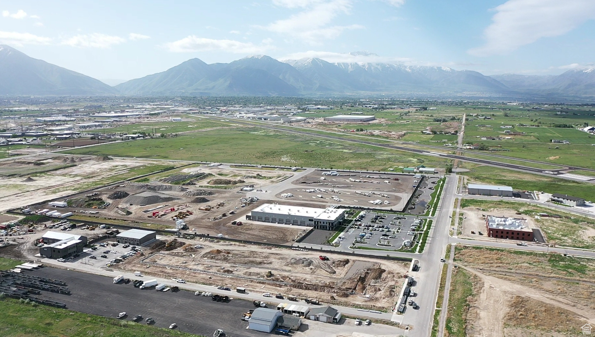 DB INDUSTRIAL - Commercial Lease