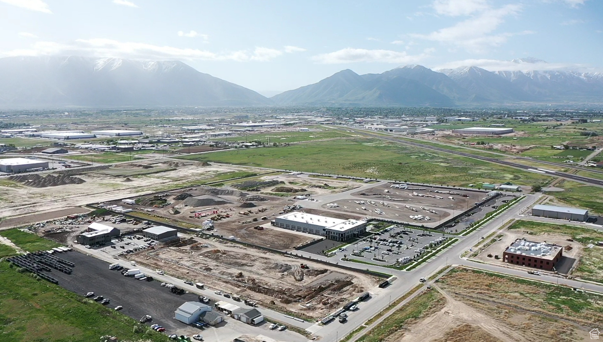 DB INDUSTRIAL - Commercial Lease