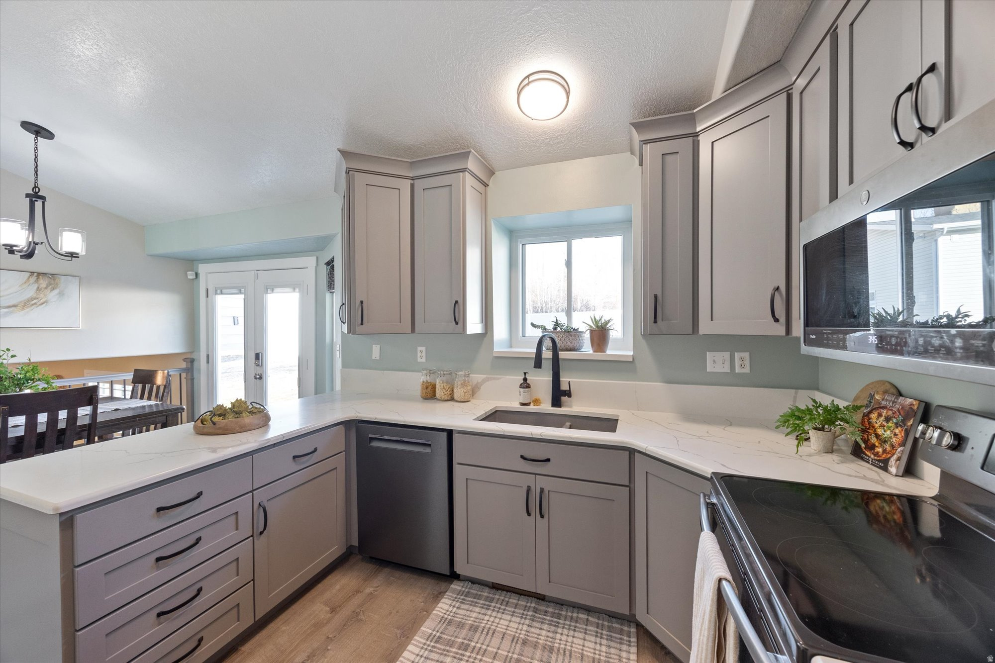 LINDSEY ESTATES - Residential