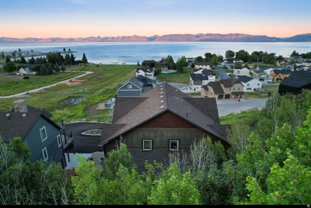 Photo of 705 N LOCHWOOD VW, Garden City, UT 84028 (MLS # 2141227)