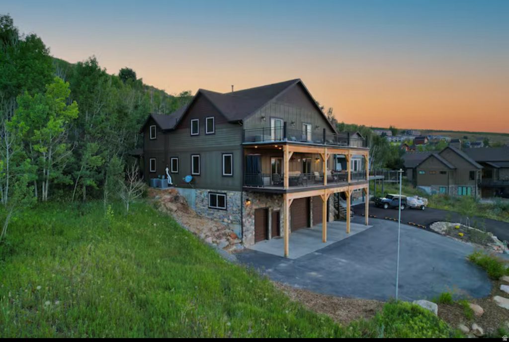 Photo of 705 N LOCHWOOD VW, Garden City, UT 84028 (MLS # 2141227)