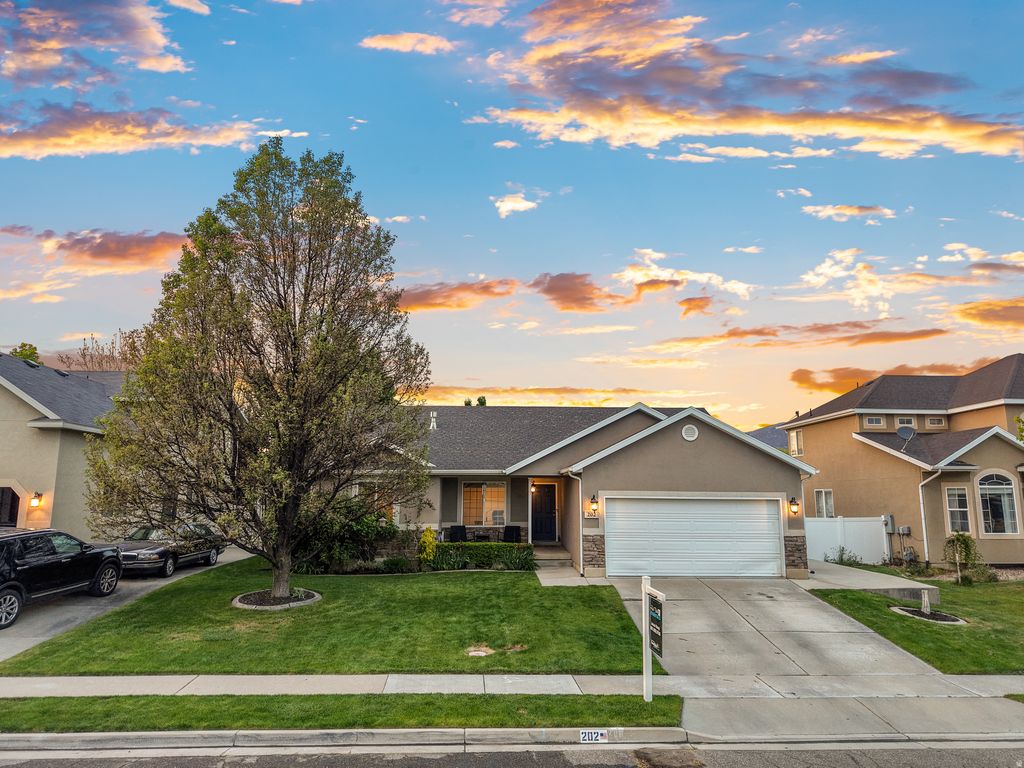 Photo of 202 W 1700 N, Lehi, UT 84043 (MLS # 2156216)