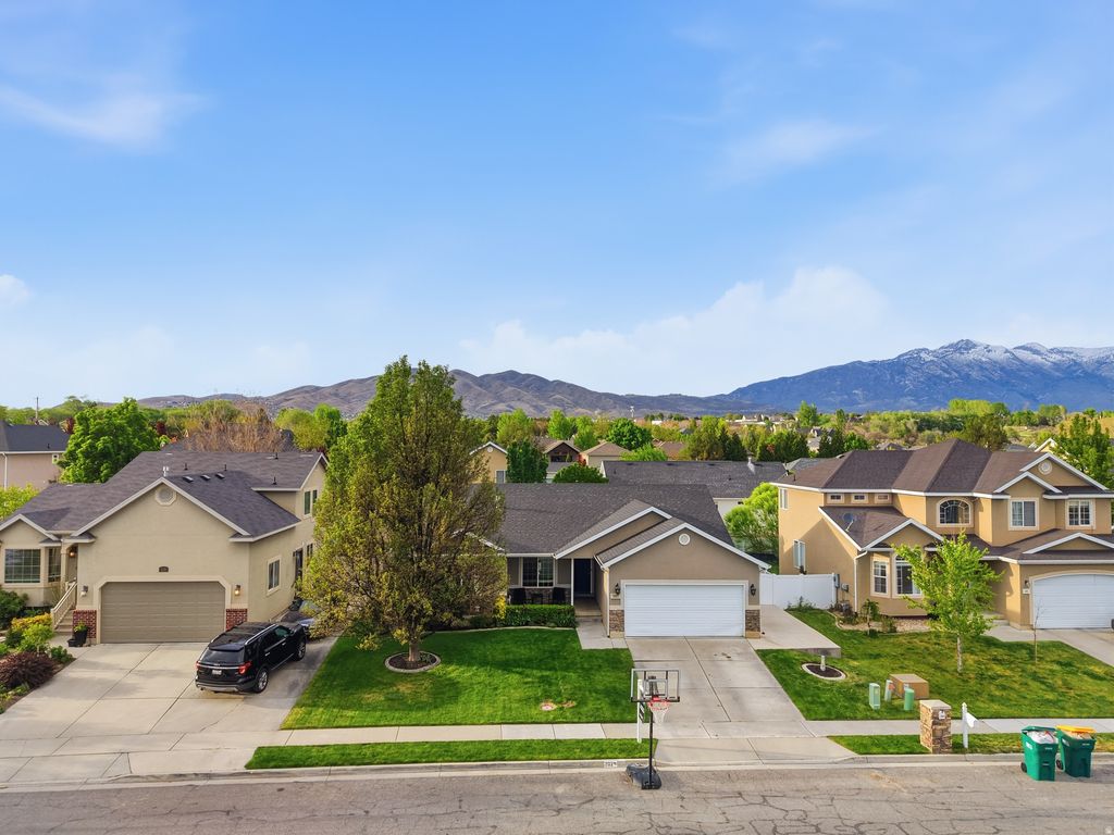 Photo of 202 W 1700 N, Lehi, UT 84043 (MLS # 2156216)