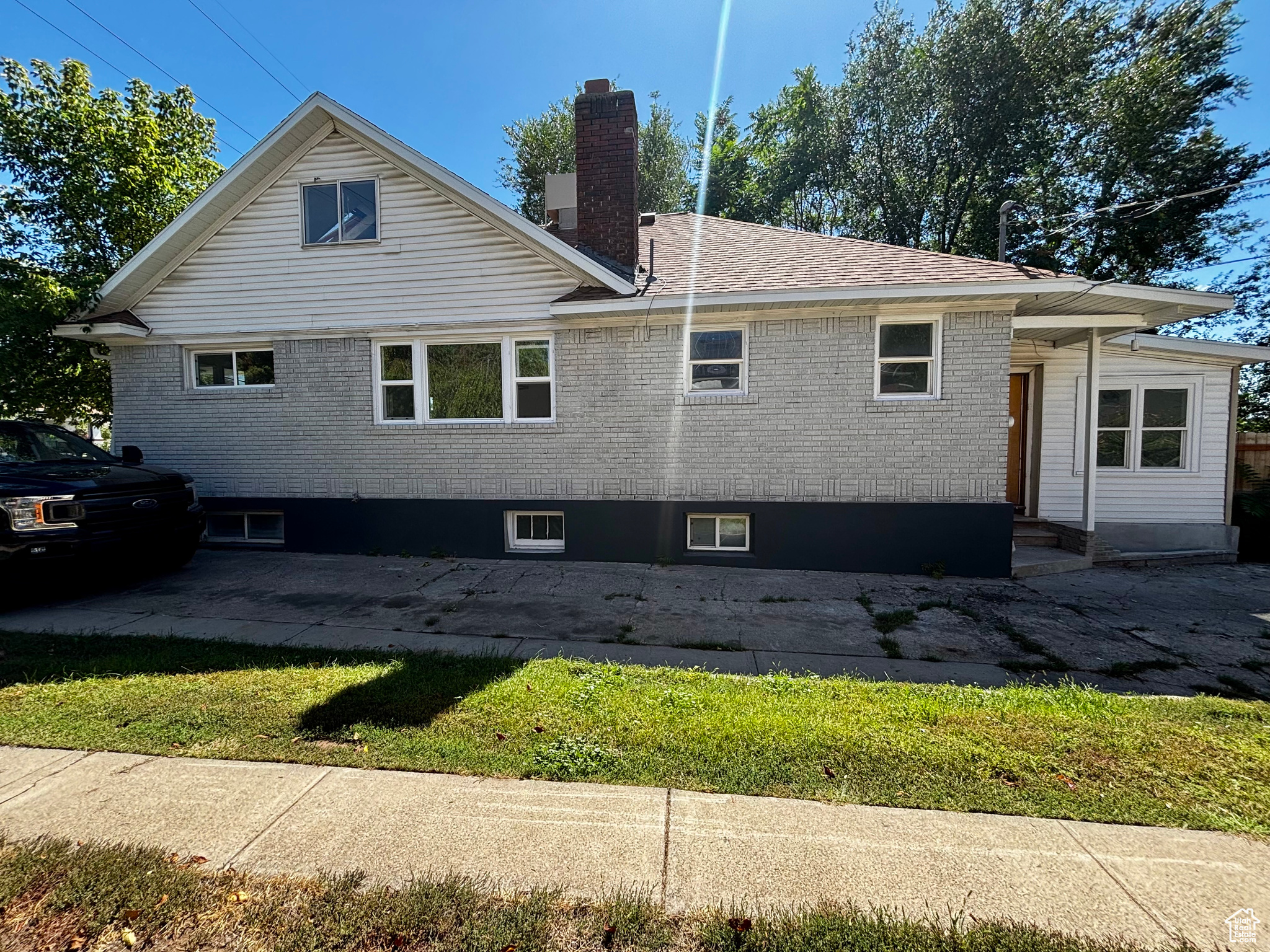 Main image without alt text