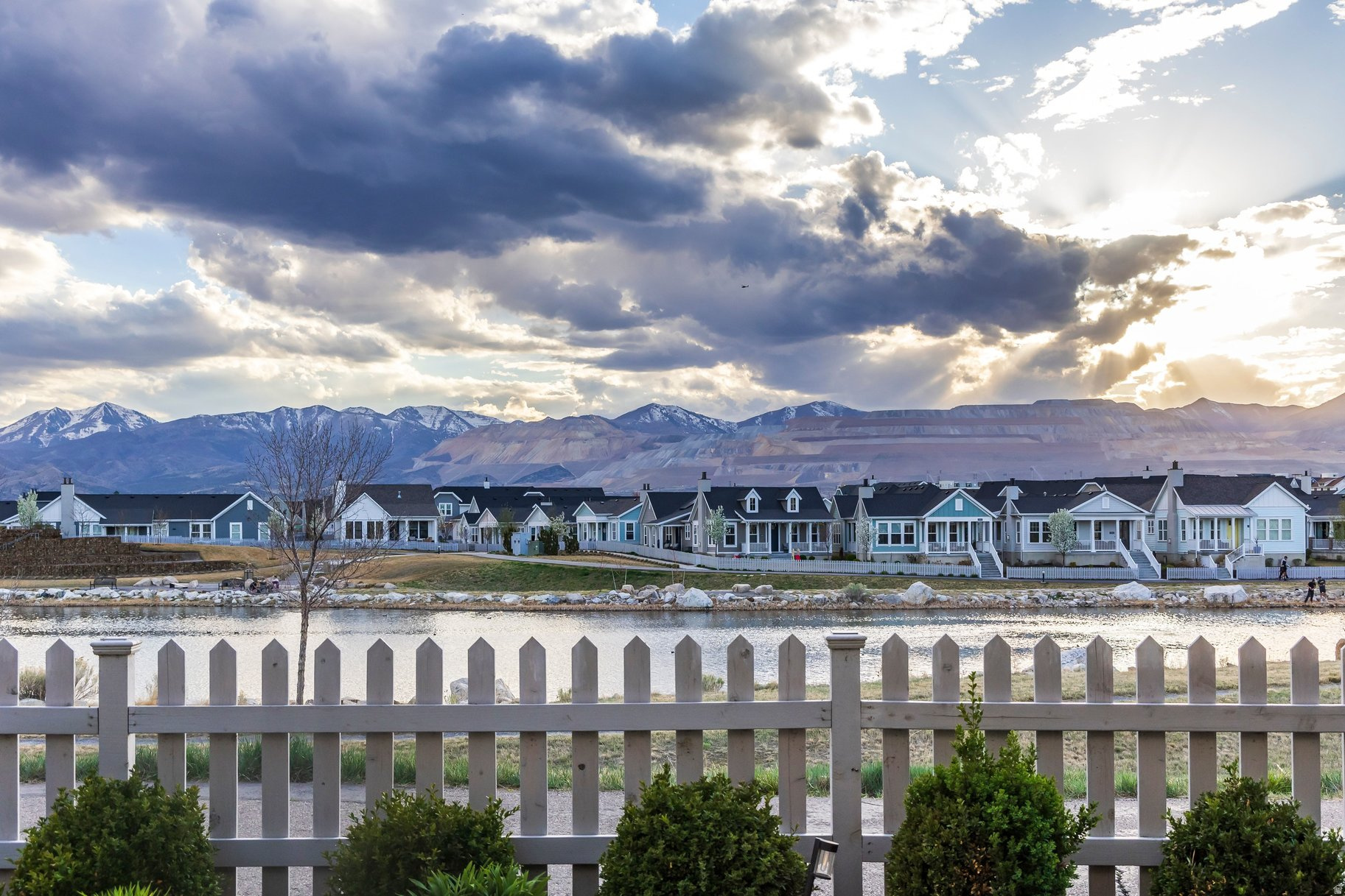 DAYBREAK - Residential