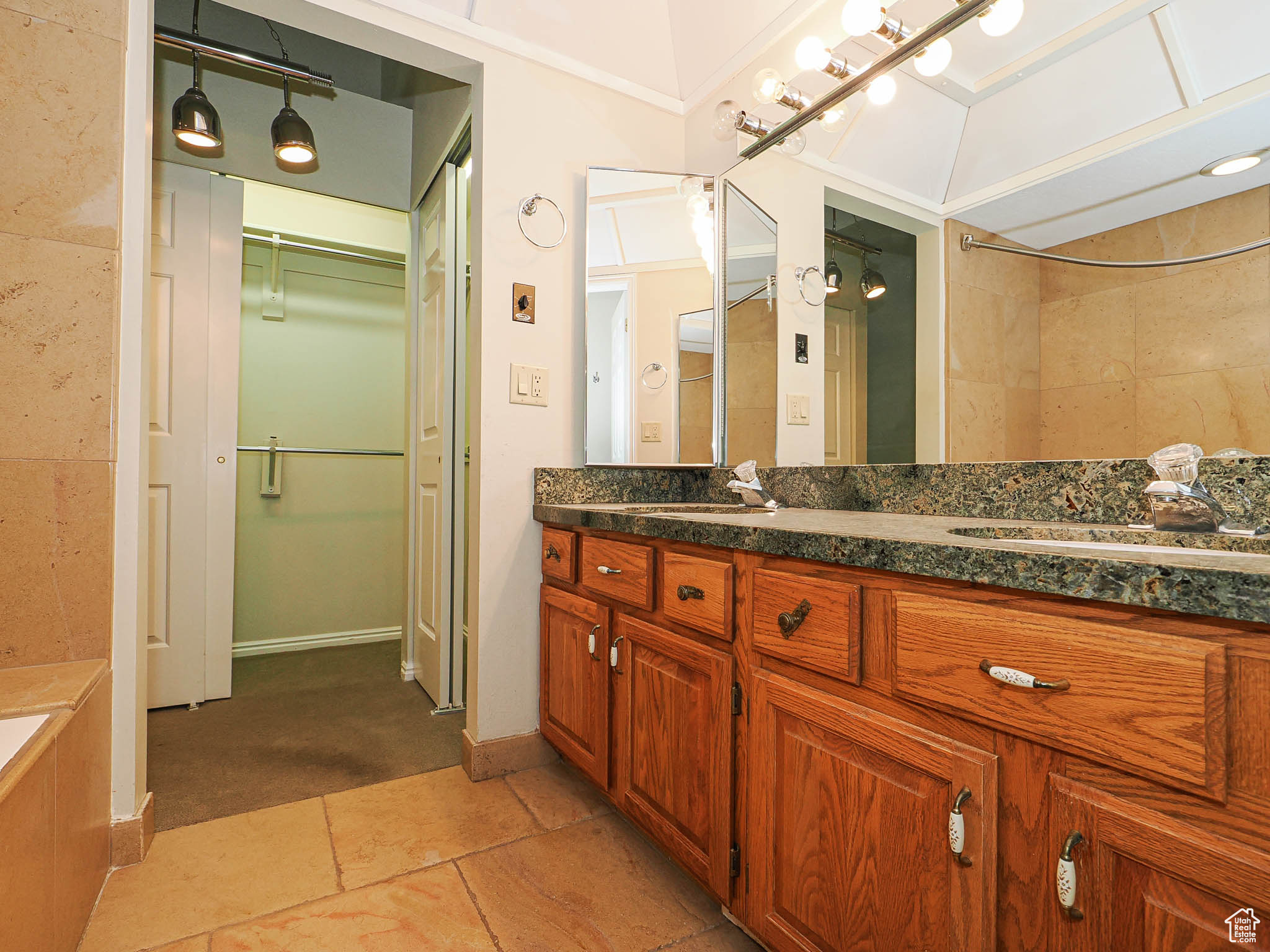 FAIR MEADOWS - Residential