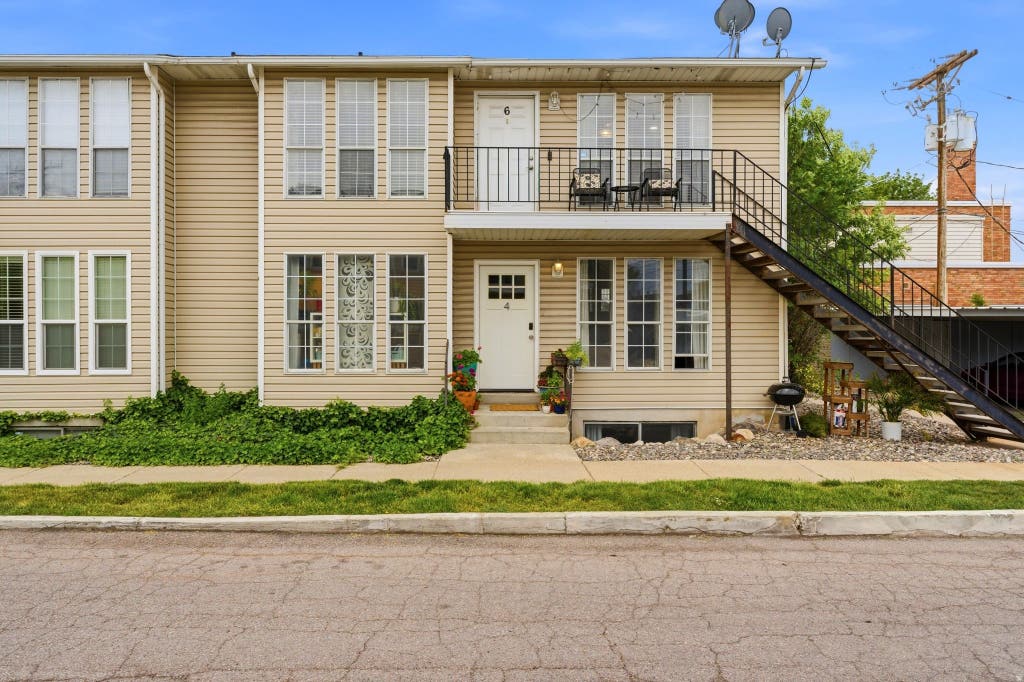 Photo of 1850 S 300 E #6, Salt Lake City, UT 84115 (MLS # 2162971)