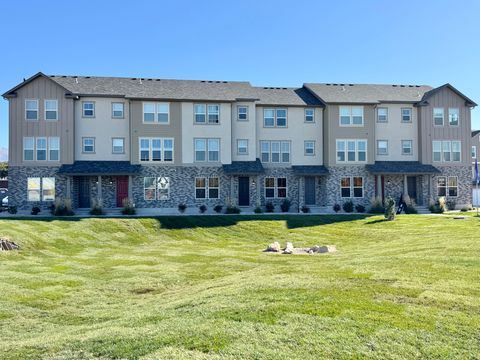 Townhouse For Sale - 1711 N 1625<br/> Davis County, Layton, UT 84041