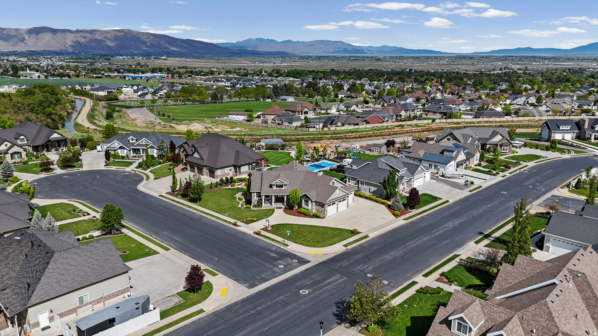 MOUNTAIN VIEW - Residential