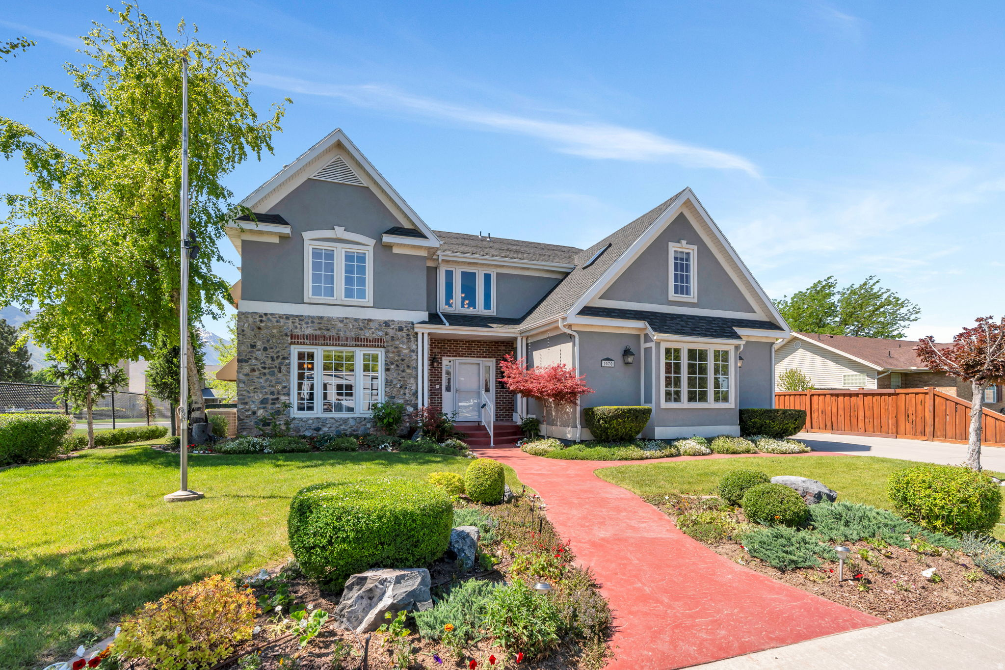 KNOLLCREST - Residential