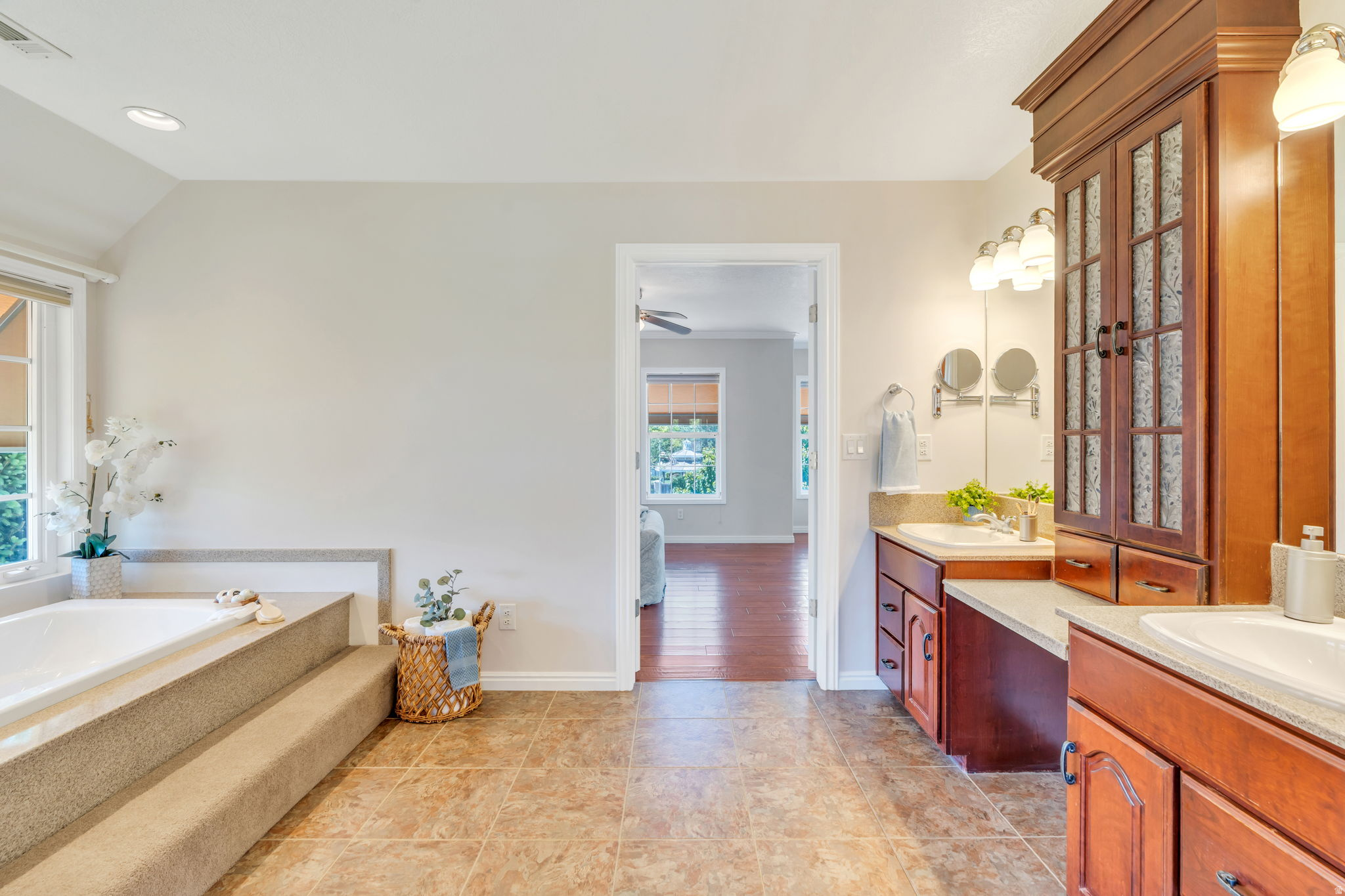 KNOLLCREST - Residential